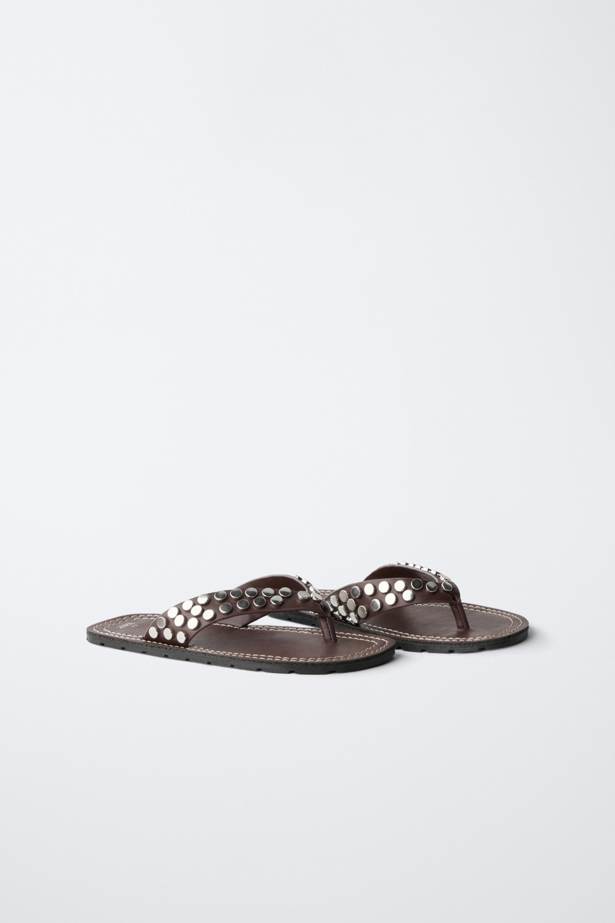 SANDALES À CLOUS
